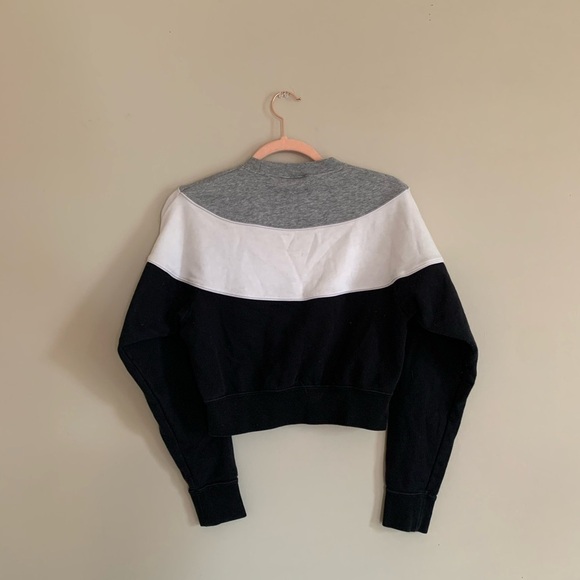 *BUNDLE* Lot Of 3 NIKE Womens Shirts + Shorts, Size M - Picture 6 of 7